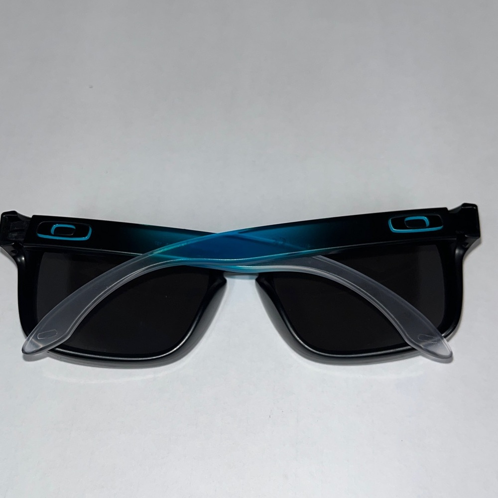 Oakley Holbrook sunglasses model 009102 – K155
Good condition. - Picture 7 of 15